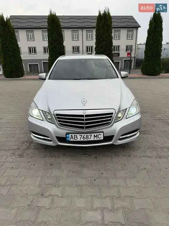 Mercedes-Benz E-Class 2012 photo 5