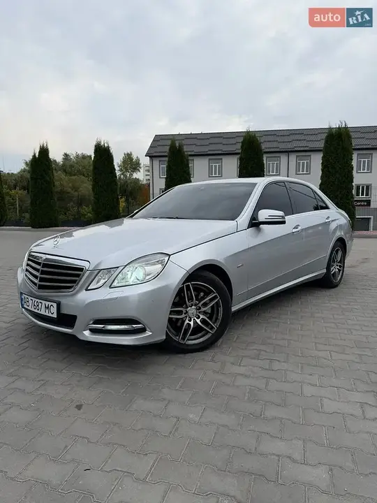 Mercedes-Benz E-Class 2012 photo 4