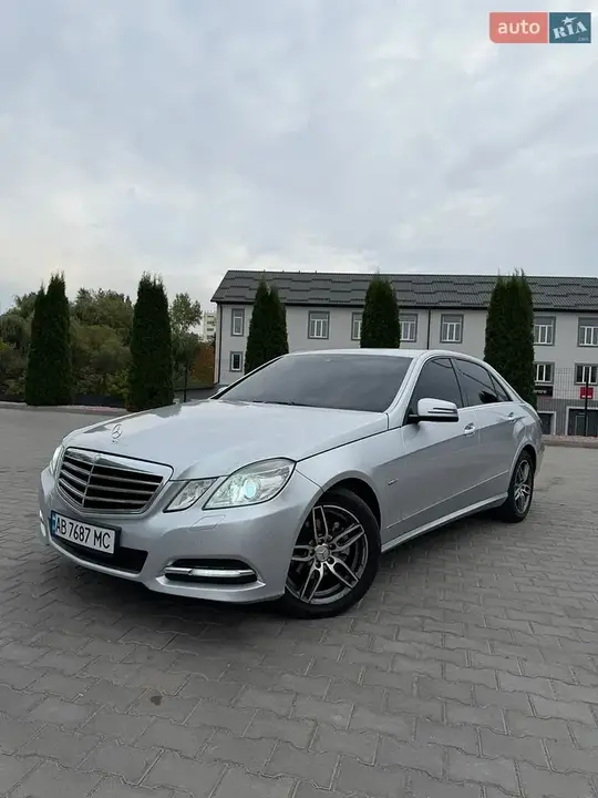 Mercedes-Benz E-Class 2012 photo 2