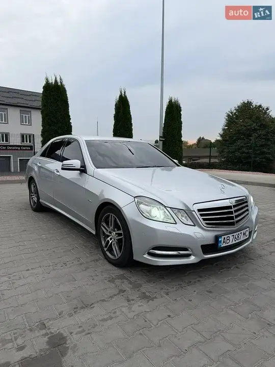 Mercedes-Benz E-Class 2012 photo 3