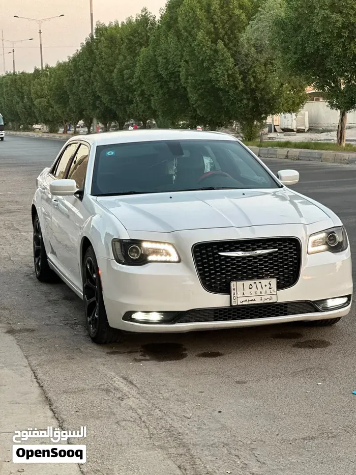 Chrysler 300 2019 photo 2