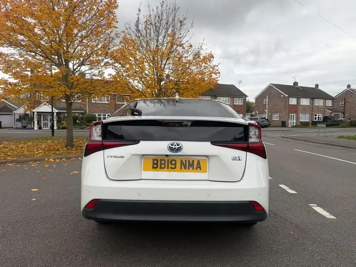 Toyota Prius 2026 photo 2