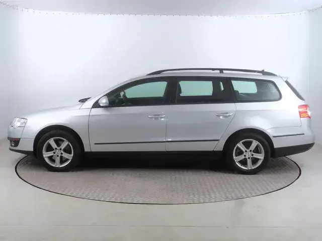 Volkswagen Passat Variant 2008 photo 2