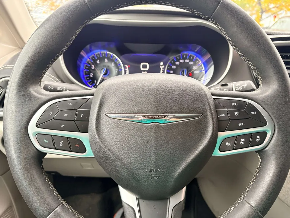 Chrysler Pacifica 2023 photo 2