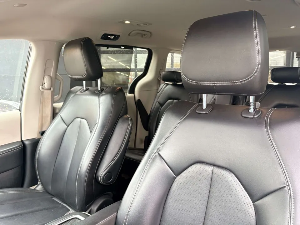 Chrysler Pacifica 2023 photo 3