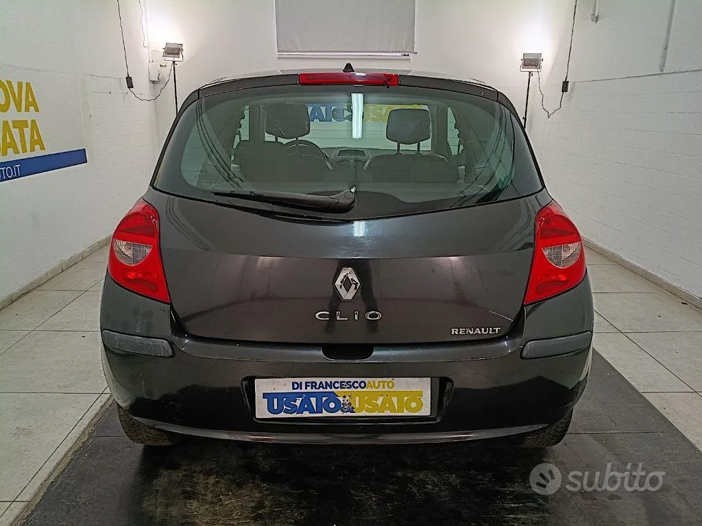 Renault Clio 2006 photo 4