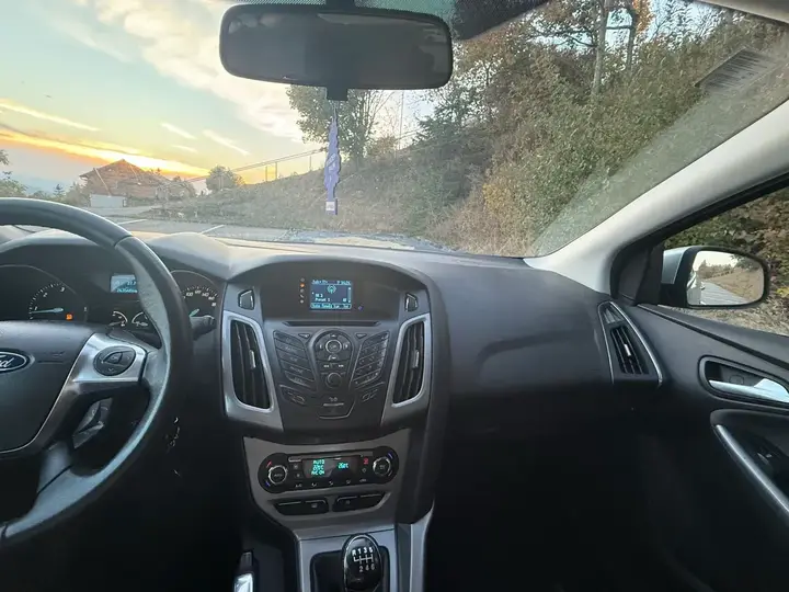 Ford Focus 2012 photo 3