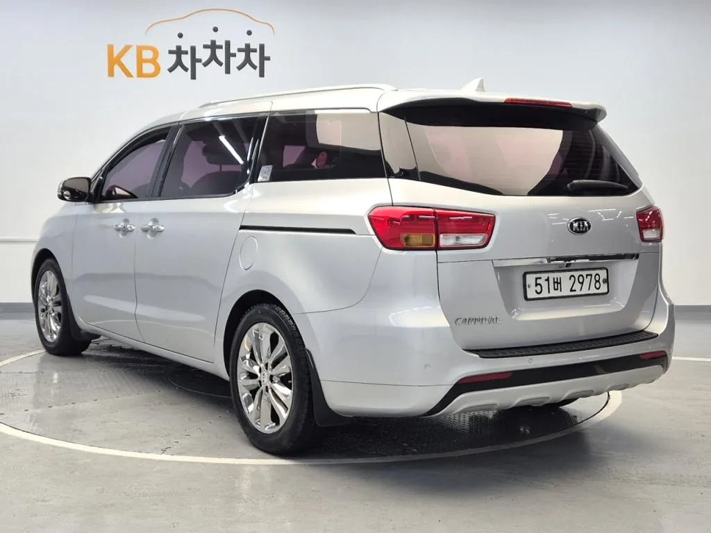 Kia Carnival 2016 photo 2