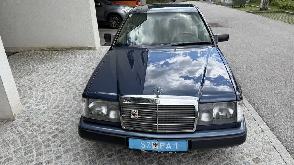 Mercedes-Benz E-Class 1989 photo 2
