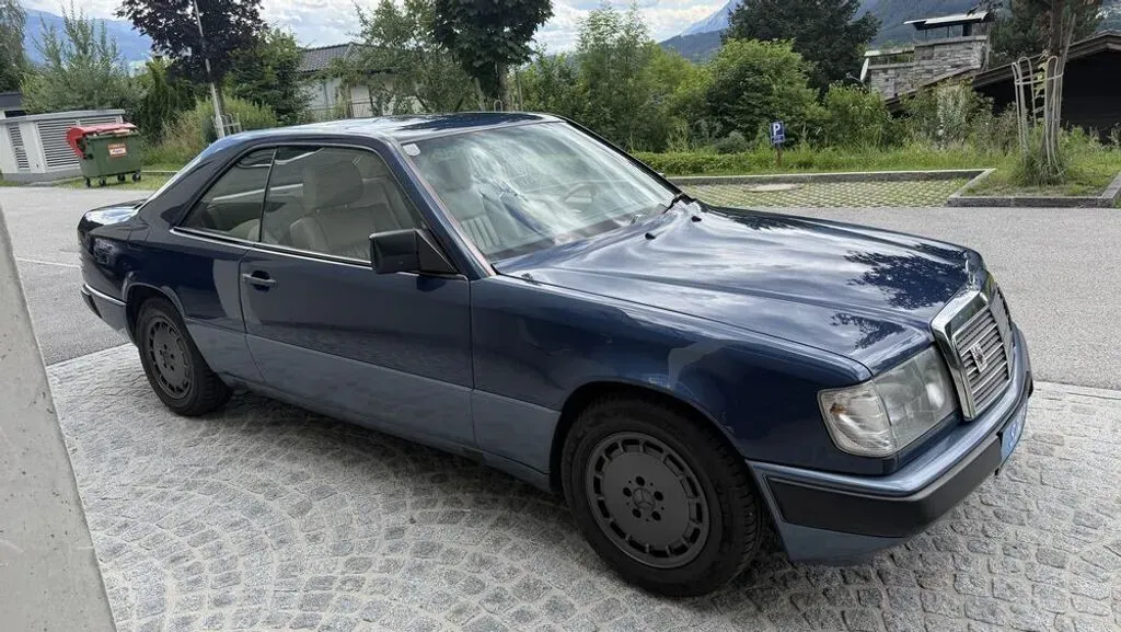 Mercedes-Benz E-Class 1989 photo 3
