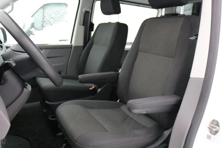 Volkswagen Transporter 2021 photo 2