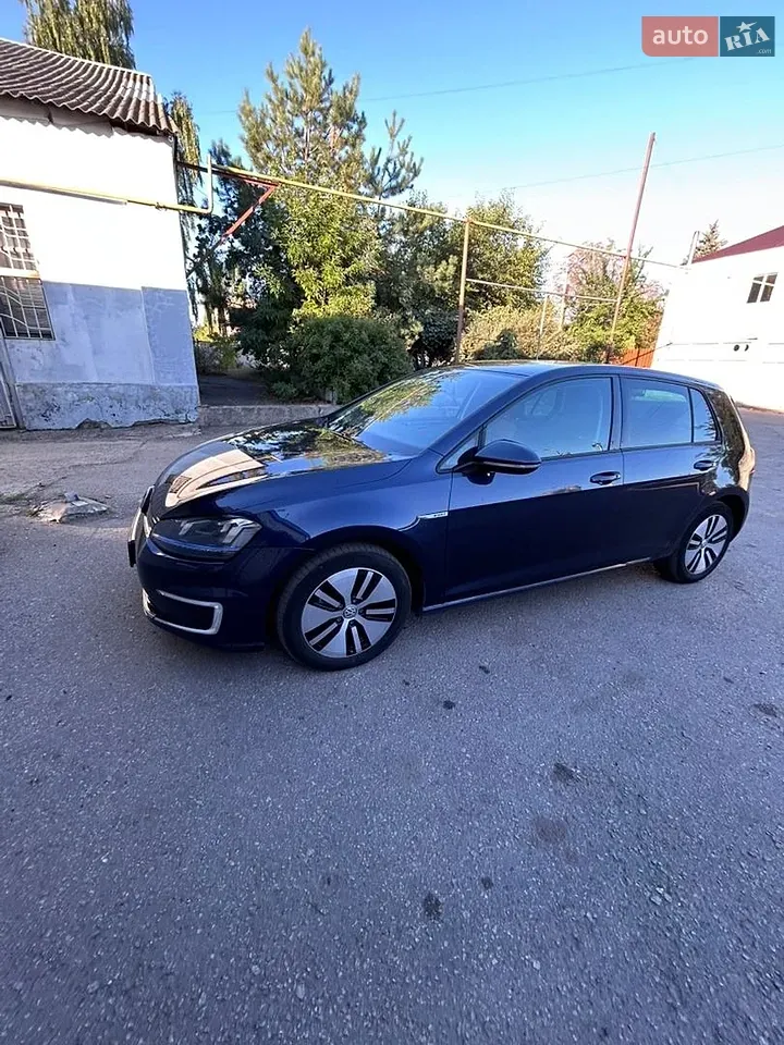 Volkswagen E-Golf 2016 photo 2