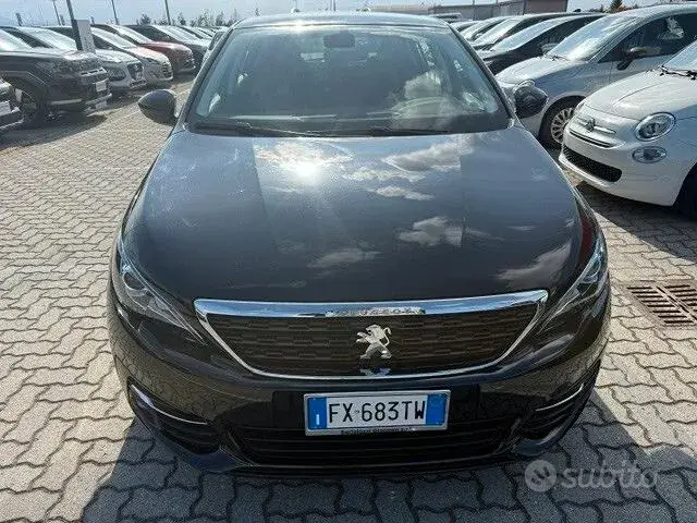 Peugeot 308 2019 photo 2