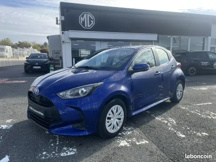 Toyota Yaris 2024 photo 2
