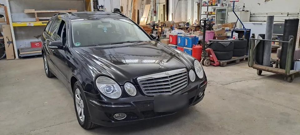 Mercedes-Benz E 230