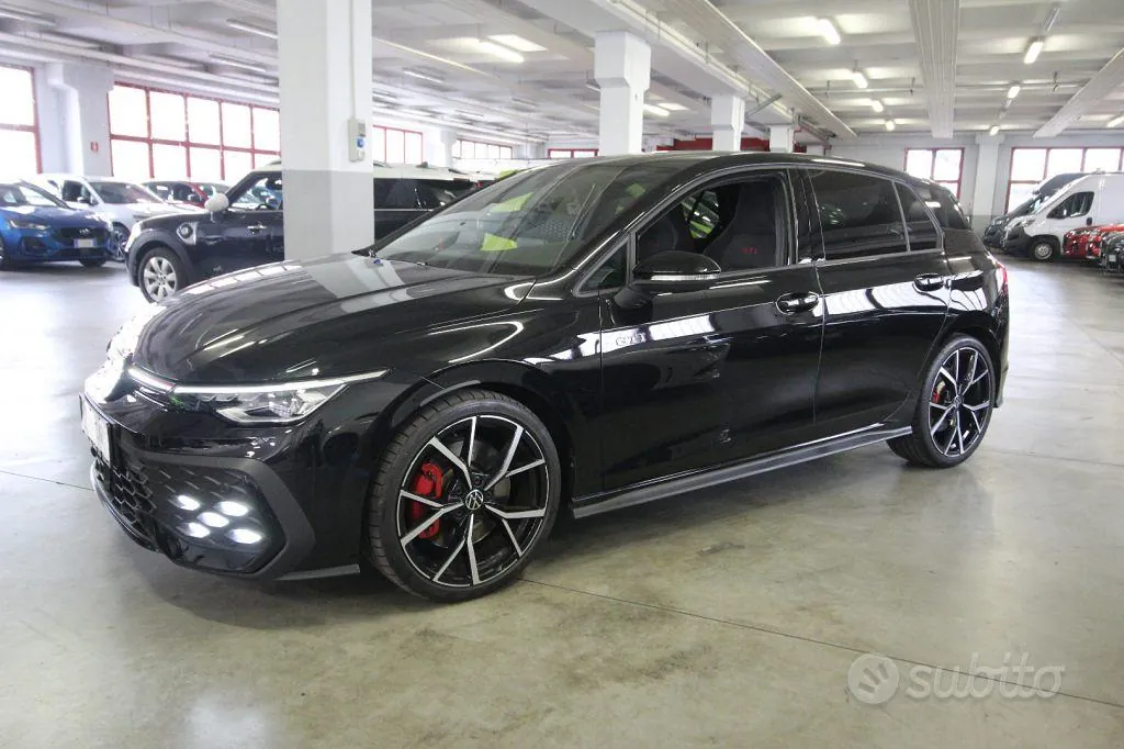 Volkswagen Golf 2024 photo 2