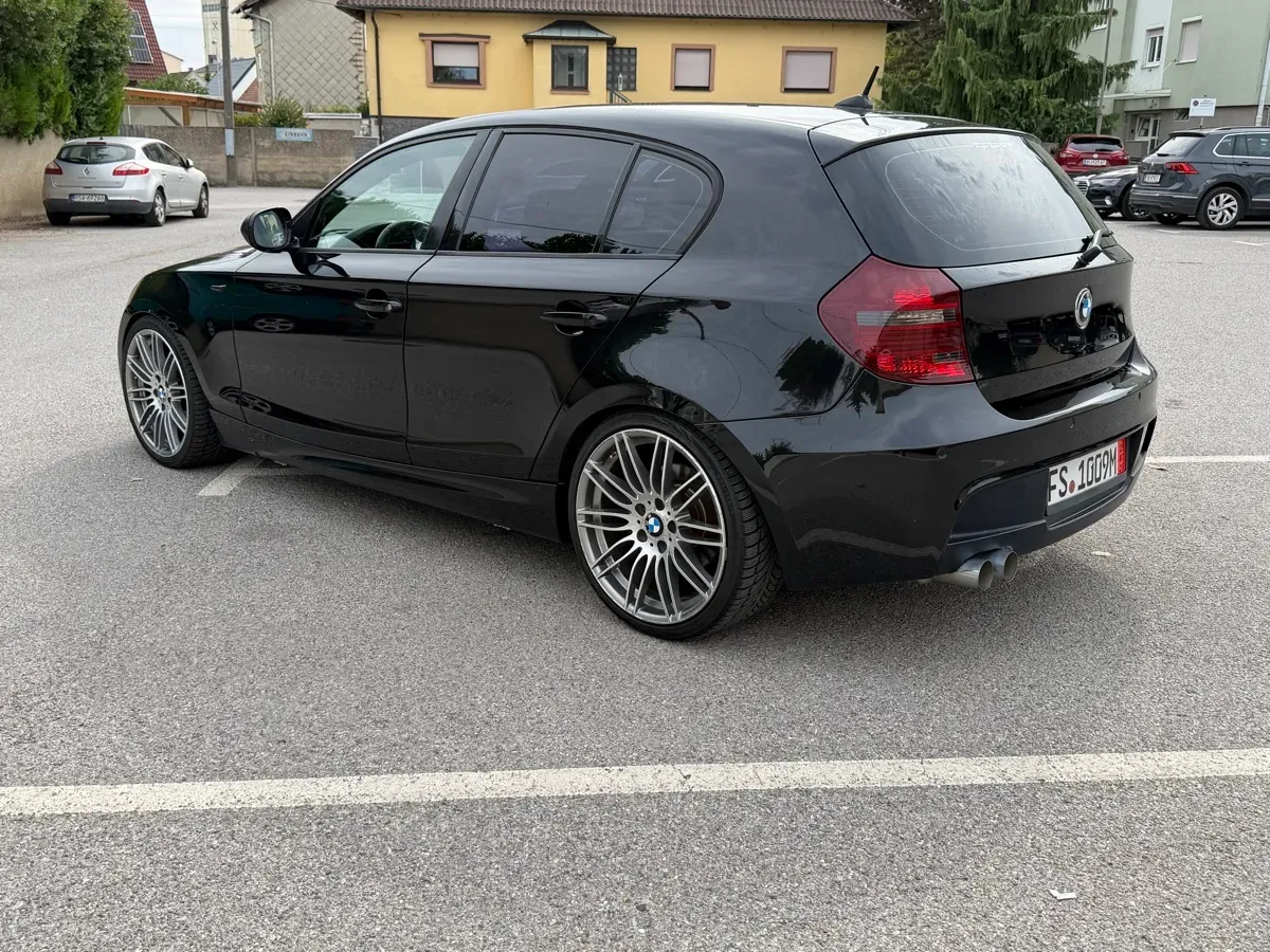BMW 1 Series 2011 photo 2