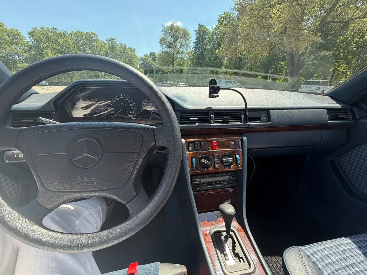 Mercedes-Benz 500E