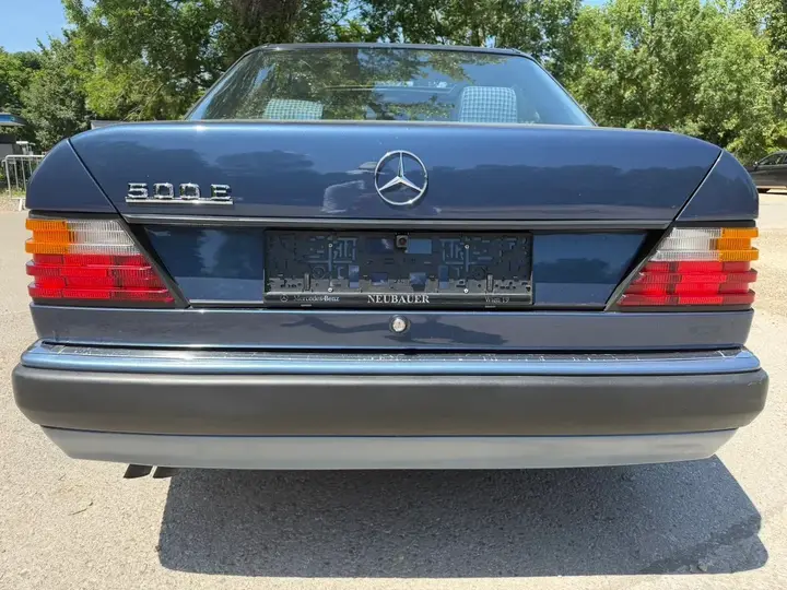 Mercedes-Benz 500E