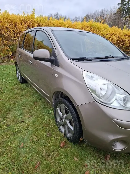 Nissan Note 2011 photo 2