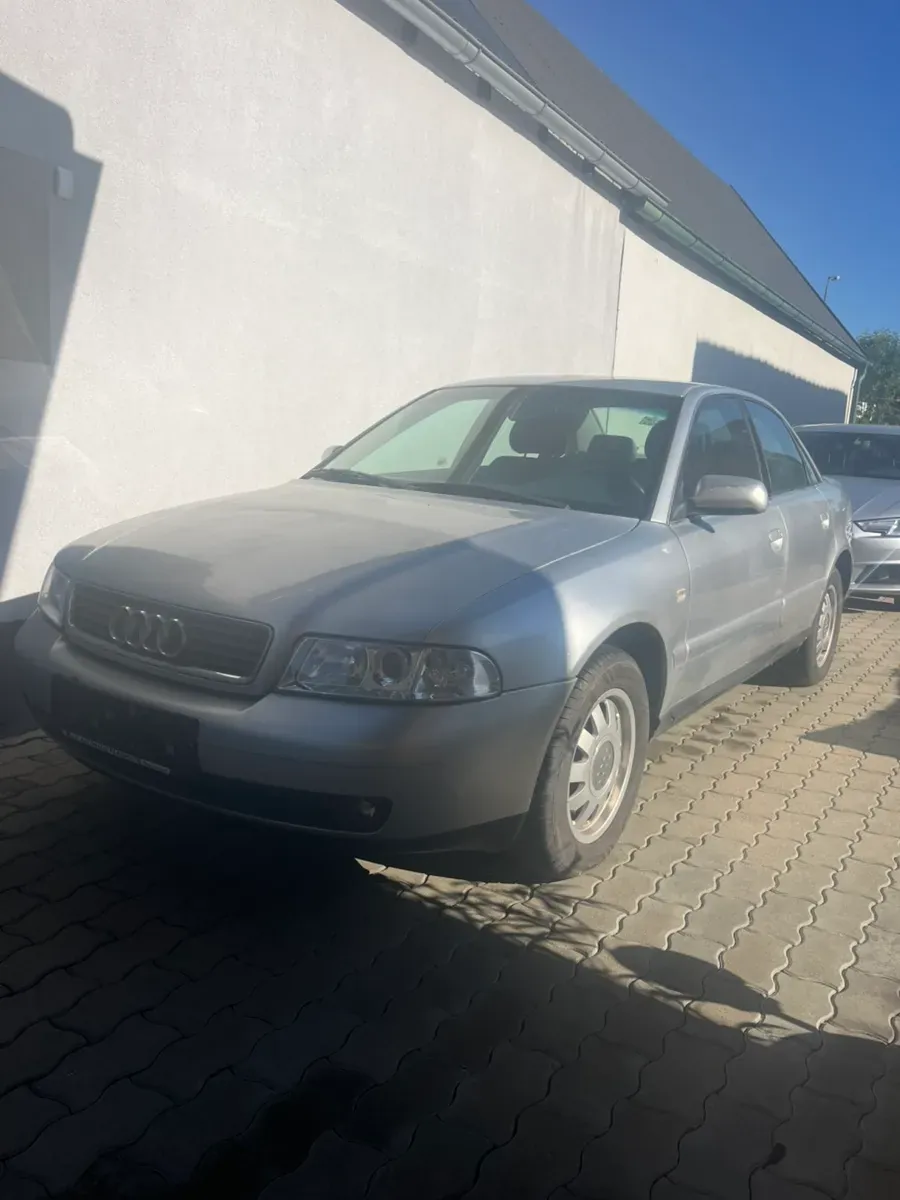 Audi A4 1999 photo 2