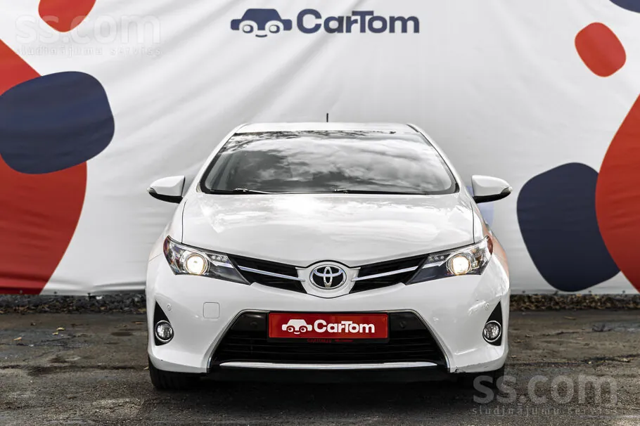 Toyota Auris 2015 photo 2