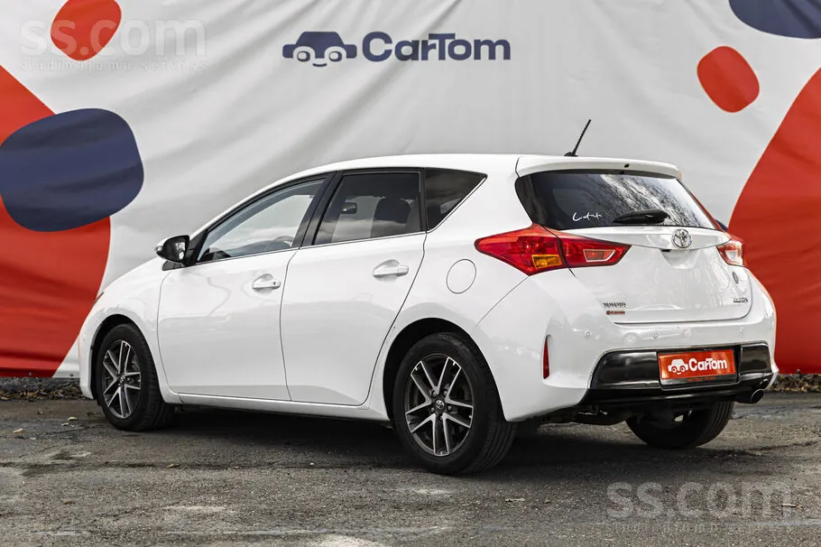 Toyota Auris 2015 photo 4
