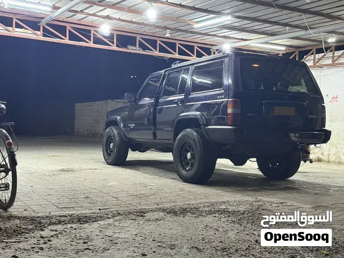 Jeep Cherokee 2000 photo 3