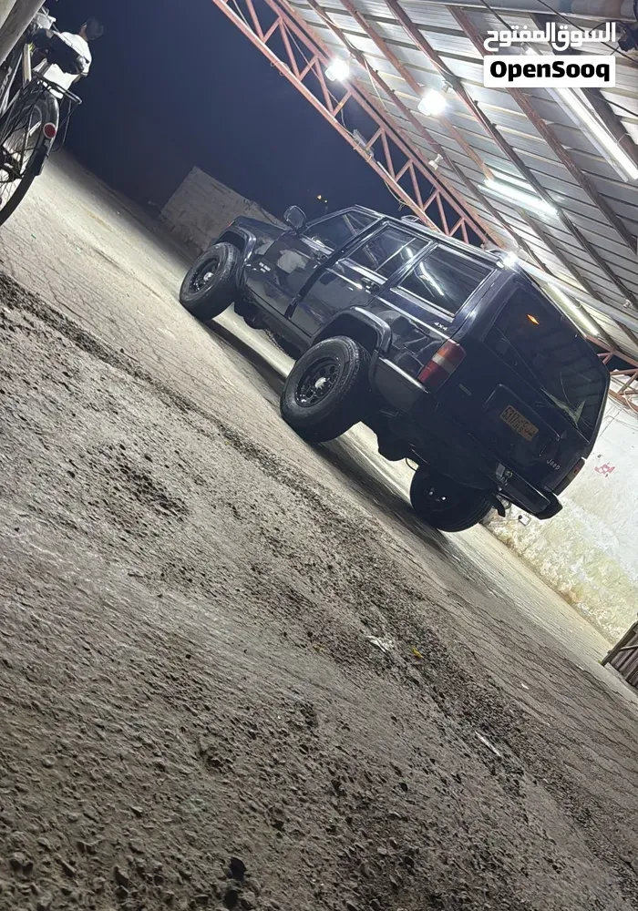 Jeep Cherokee 2000 photo 2
