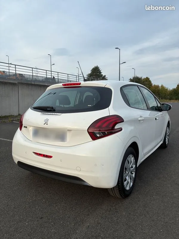 Peugeot 208 2020 photo 2