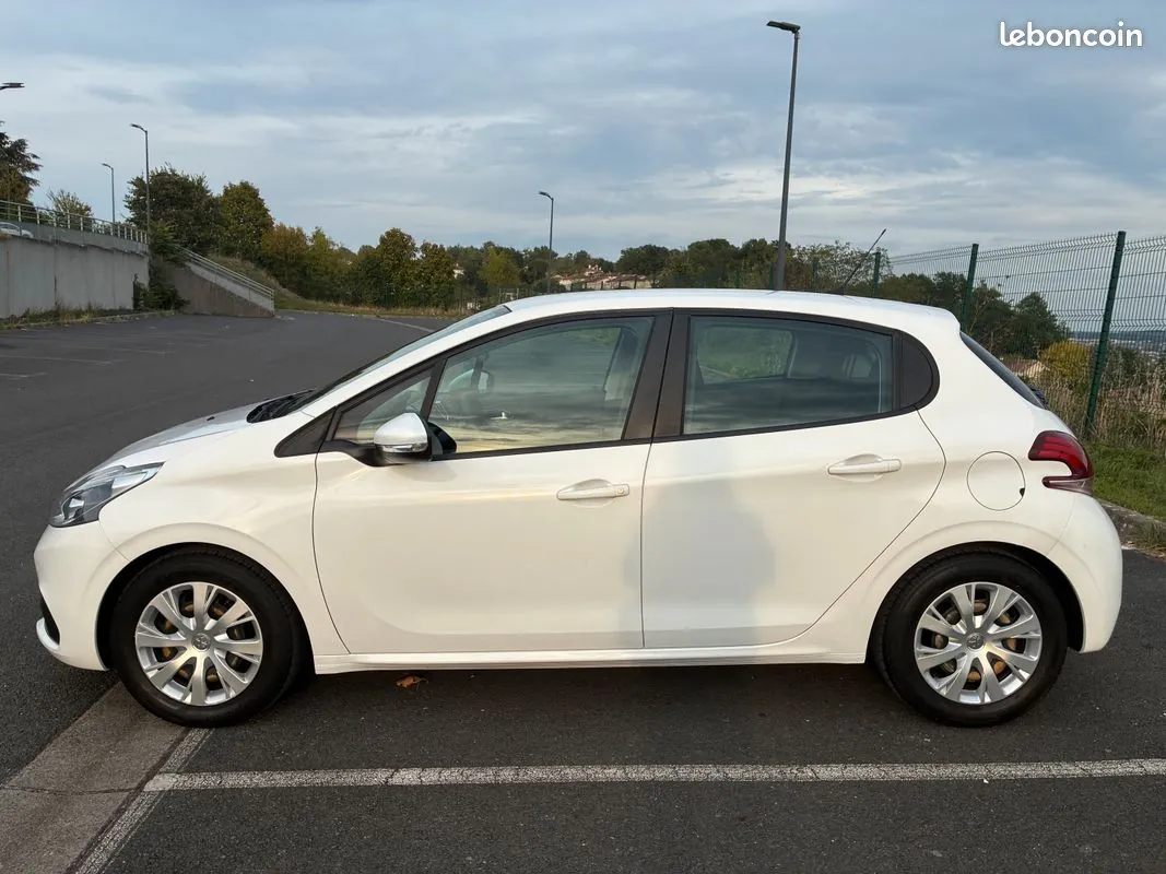 Peugeot 208 2020 photo 5