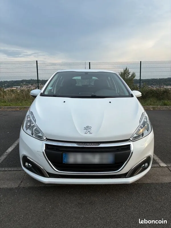 Peugeot 208 2020 photo 3