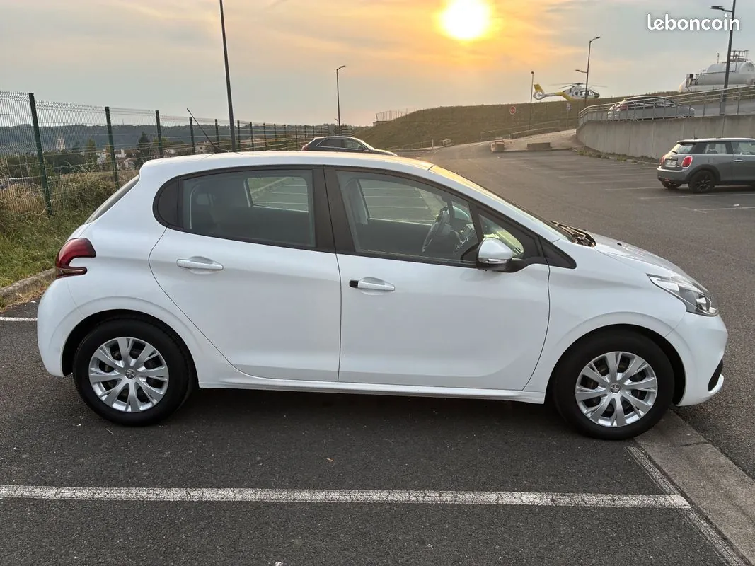 Peugeot 208 2020 photo 4