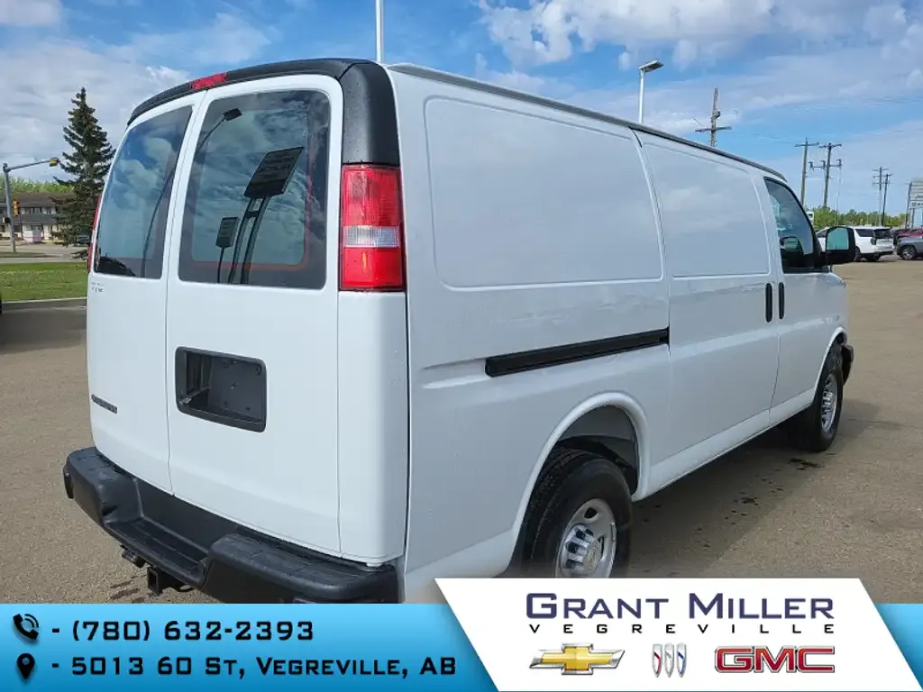 Chevrolet Express 3500 2025 photo 4