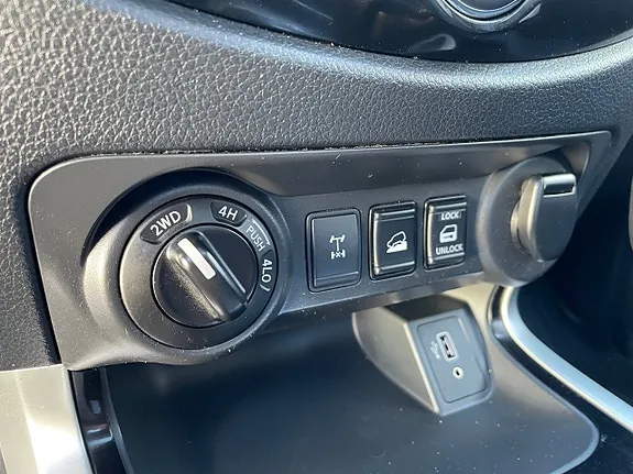 Nissan Navara 2021 photo 4