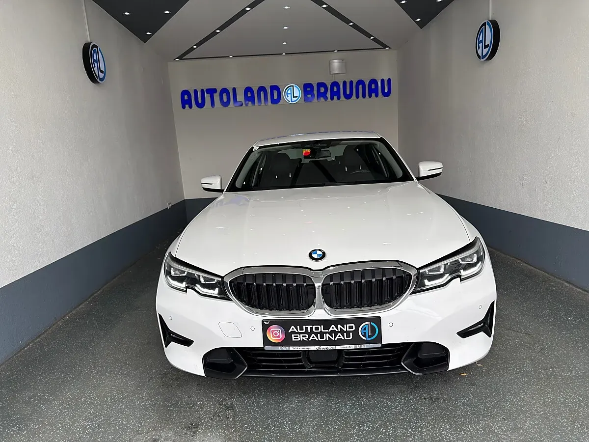 BMW 3 Series 2019 photo 3