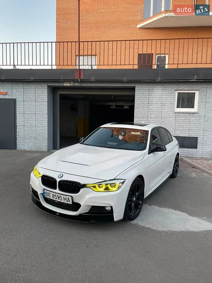 BMW 3 Series 2018 photo 2
