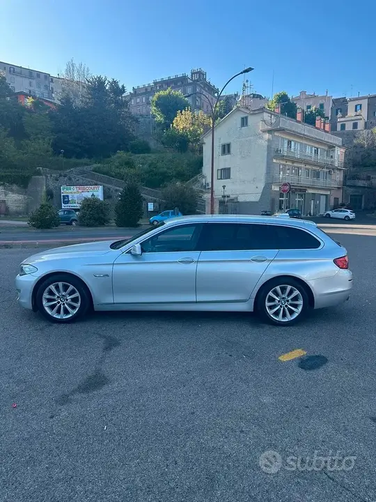 BMW 5 Series 2012 photo 2