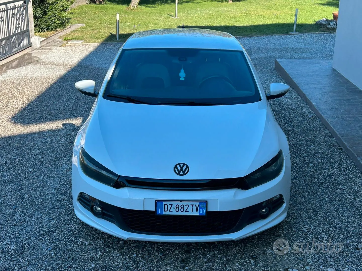 Volkswagen Scirocco 2010 photo 3