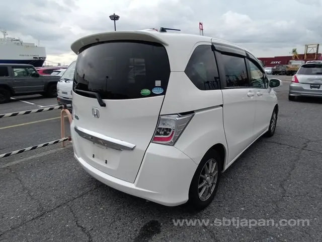 Honda Freed 2012 photo 4