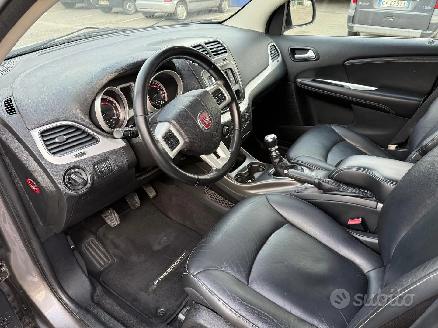 Fiat Freemont 2011 photo 4