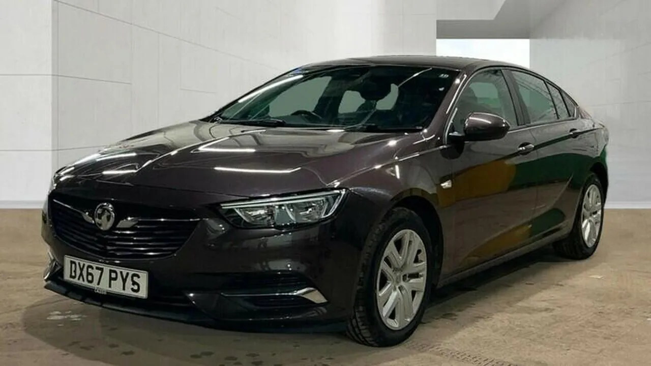 Vauxhall Insignia 2017 photo 2
