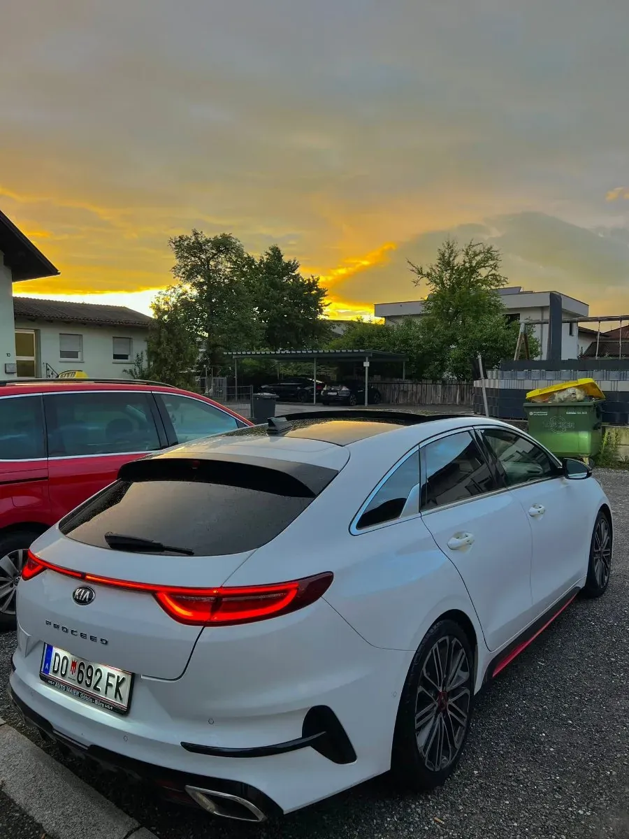 Kia Proceed