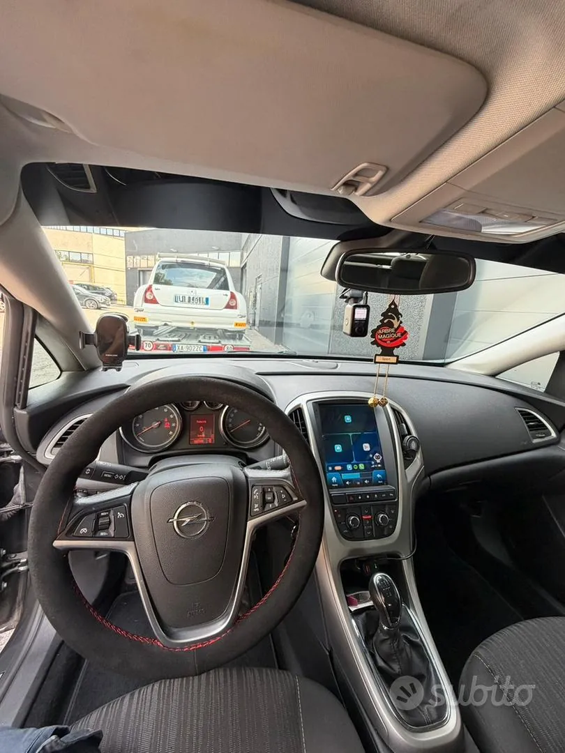 Opel Astra 2010 photo 5