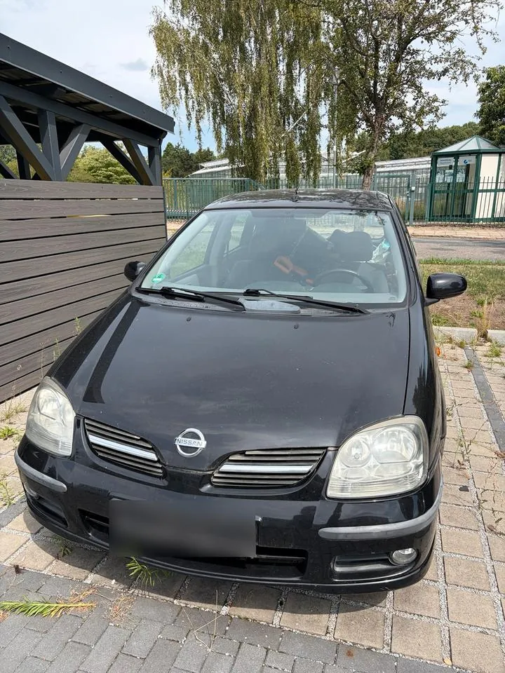 Nissan Almera Tino