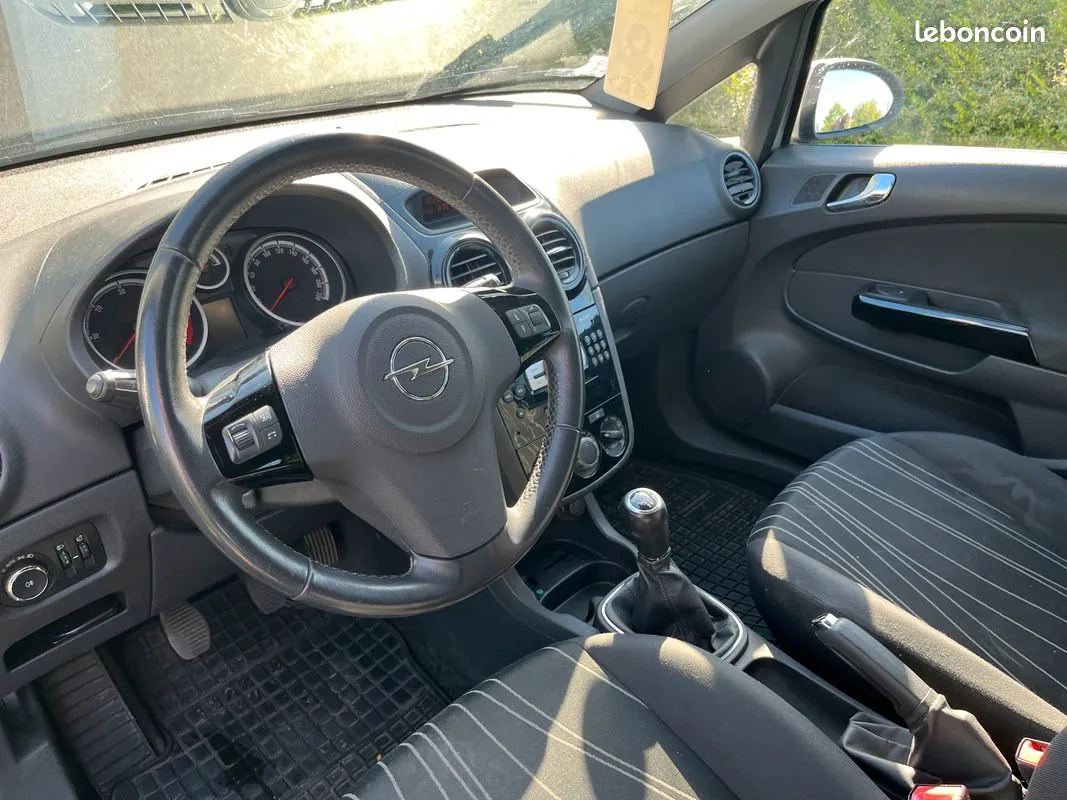 Opel Corsa 2010 photo 2