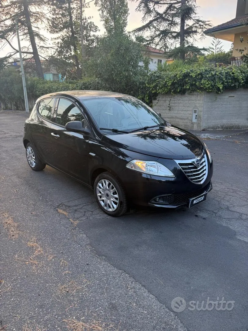Lancia Ypsilon 2016 photo 2