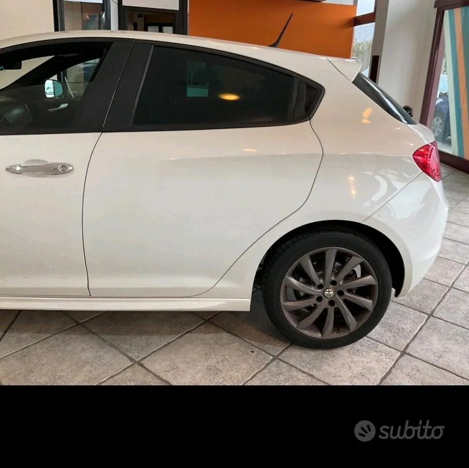 Alfa Romeo Giulietta 2014 photo 4