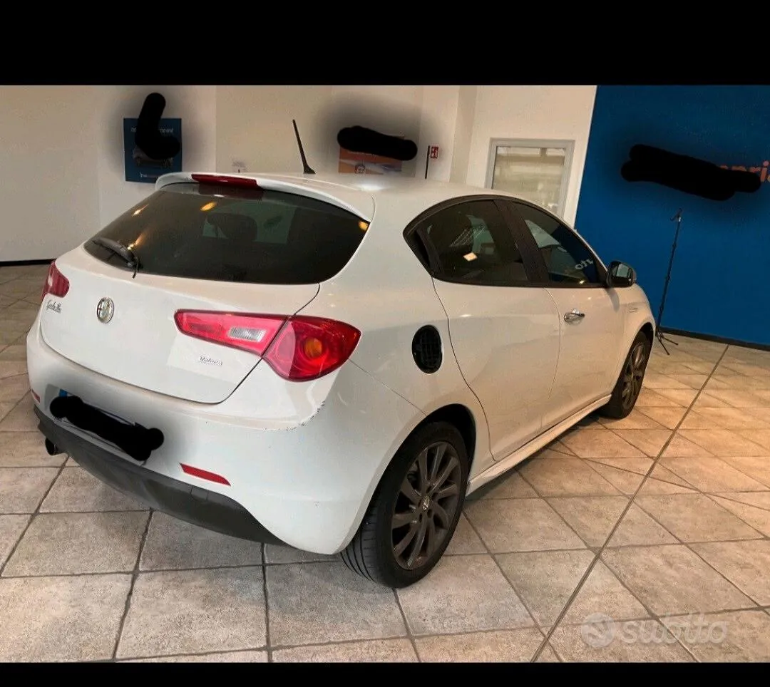 Alfa Romeo Giulietta 2014 photo 2