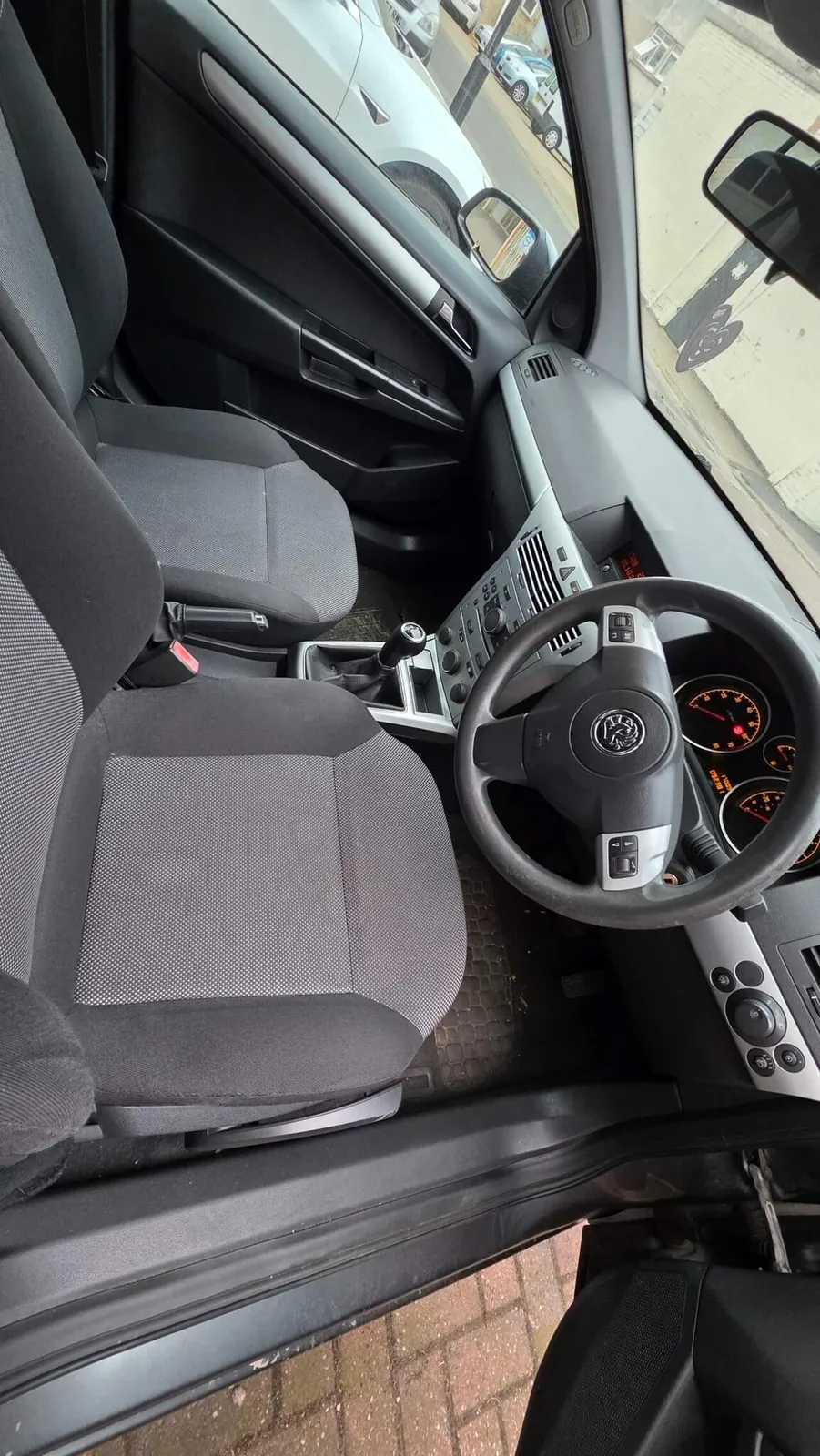 Vauxhall Astra 2009 photo 2